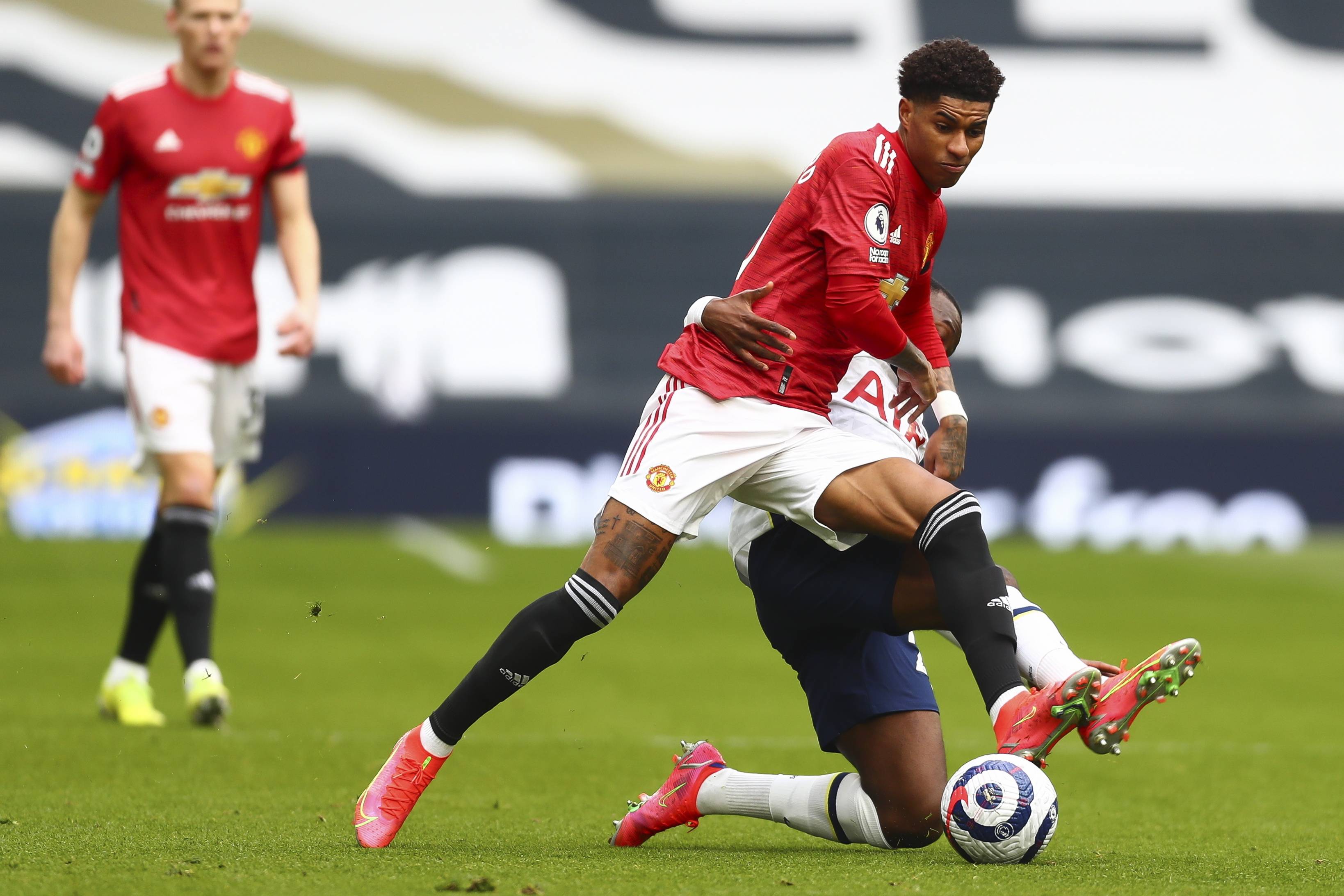 右和袁悦在 右和袁悦在